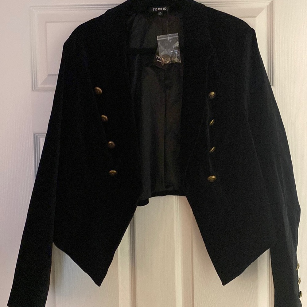 NWT Torrid 2X Black Velvet Cropped Jacket